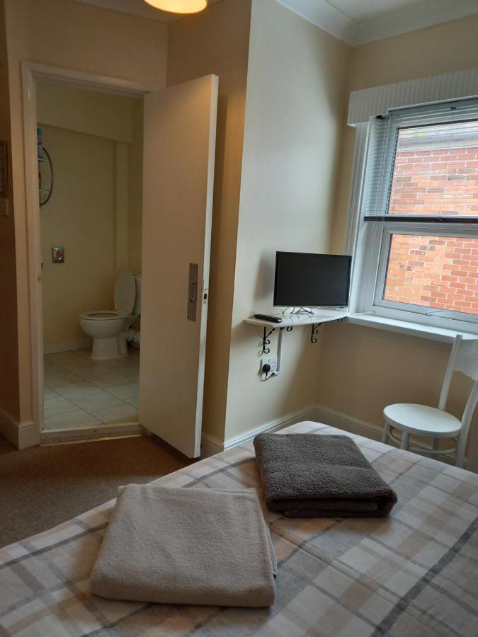 Crofton Guest House Weymouth Esterno foto