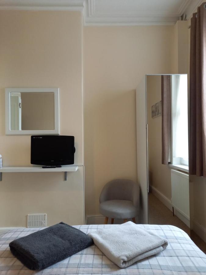 Crofton Guest House Weymouth Esterno foto