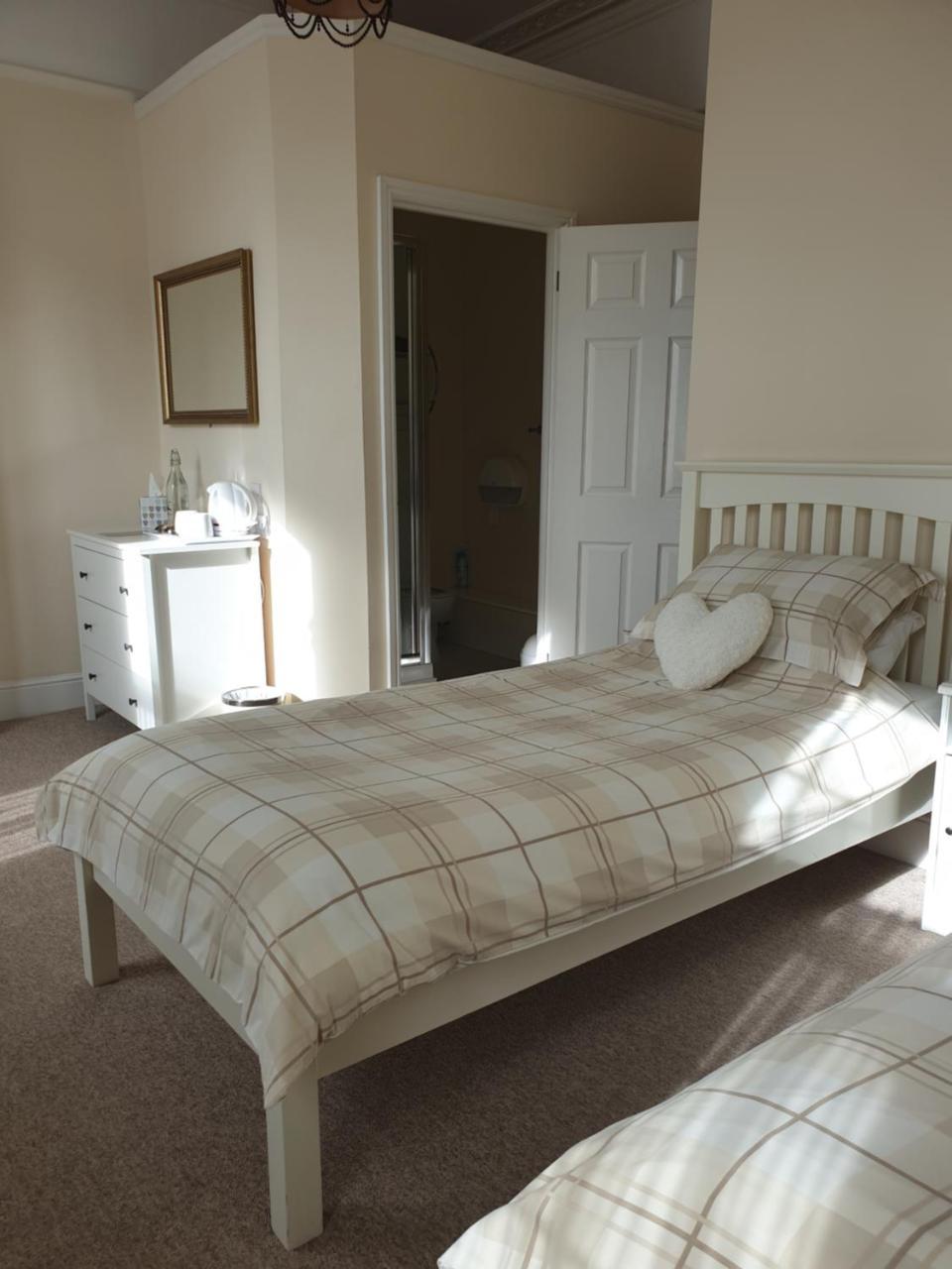 Crofton Guest House Weymouth Esterno foto